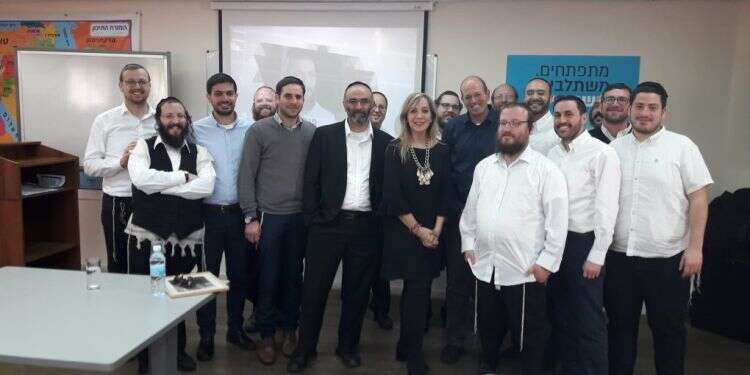 הרצאה עם אמי פלמור החרדים רוצים להשתלב, שדולת הנשים שמה להם רגל