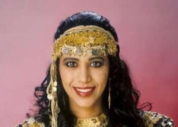 לא רק איידס: כך פספסנו את הסיפור האמיתי של עפרה חזה