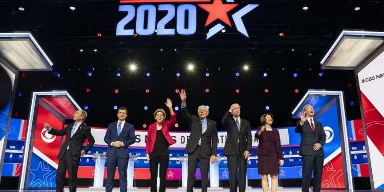 העימות של המתמודדים לראשות המפלגה הדמוקרטית. צילום: EPA המועמדים לנשיאות ארה"ב מסרבים לחשוף דו"חות רפואיים