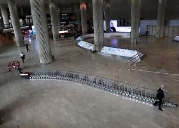 אחרי השקרים: אחדות