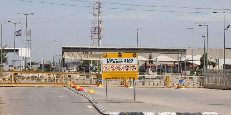 מחסום ג'למה ליד ג'נין. צילום: EPA סקר: רוב הציבור הערבי מזלזל בהנחיות משרד הבריאות