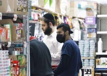 יהודי ארצות הברית נאבקים בקורונה, וגם באנטישמיות