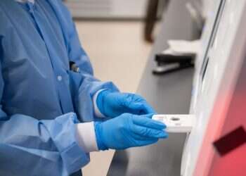 המאבק בקורונה: במעבדות ברחבי העולם מחפשים חיסון נגד הנגיף