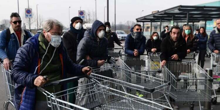 נגיף הקורונה: רבני אירופה מתריעים מפני נישוק ספרי תורה ומזוזות