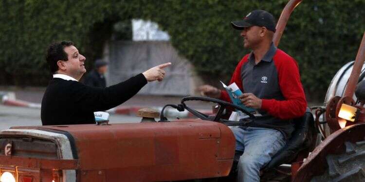 איימן עודה בקמפיין בטייבה. צילום: AFP הדרך ל-15 מנדטים: ברשימה המשותפת חוזים מספרי שיא
