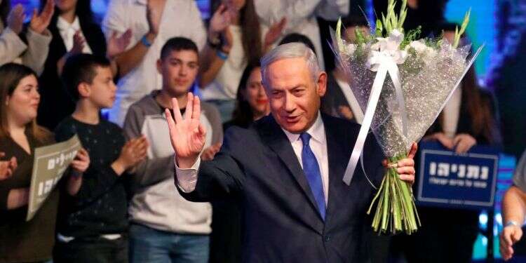 ראש הממשלה בנימין נתניהו בכנס בחירות. צילום: AFP מספר הקסם החדש של גוש הימין הוא 59
