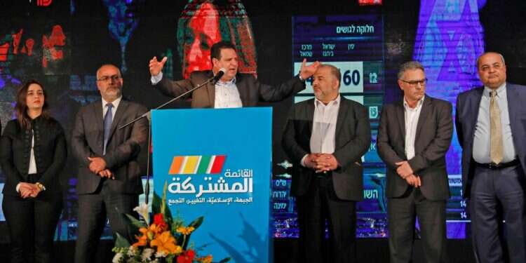 חברי הרשימה המשותפת בתום יום הבחירות 2020. צילום: AFP הרשימה המשותפת ניצחה בקרב, אבל המלחמה רחוקה מהכרעה