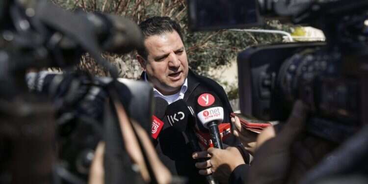 יו במי יתמוך איימן עודה כשחיזבאללה יתקפו?