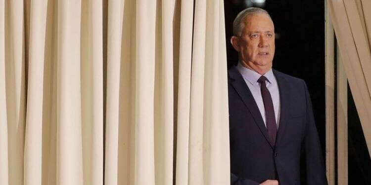 גנץ ונתניהו מושכים, והקרע ממשיך לגדול