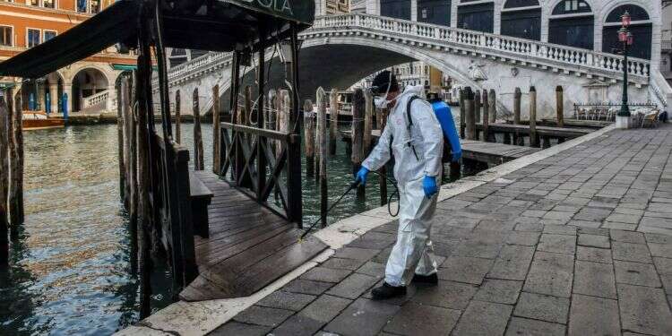 ארץ המגפה: איטליה מנהלת קרב מאסף נגד הקורונה