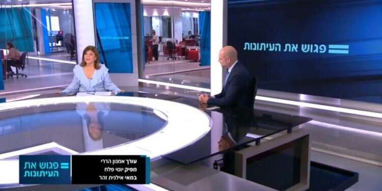 אמיר אוחנה ורינה מצליח בסוף התוכנית. צילום מסך המשחק הפוליטי נגמר כשהמצלמות כבות