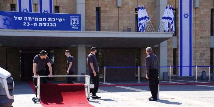 בכחול לבן כבר החלו במאמצים "להשתלט" על הכנסת