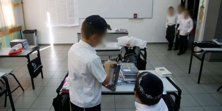 ילדים חרדים בבית ספר. למצולמים אין קשר לכתבה. צילום: נתי שוחט פלאש 90 הפעלת מוסדות הלימוד החרדיים: חילול שם שמיים