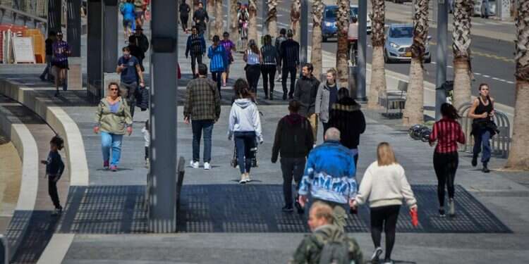 למה תל-אביבים בטיילת עדיפים על חרדים בבית כנסת?