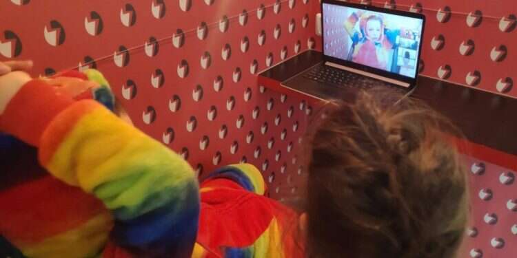 מתגעגעים לבית הספר ולא מתביישים לומר זאת. צילום: בתאל קולמן השגרה בלעה את העלבונות. עכשיו זו הנקמה שלה