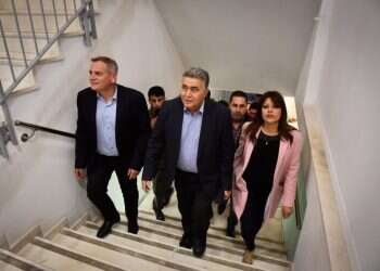 זעם בשמאל: "פרץ נכשל וחייב ללכת"