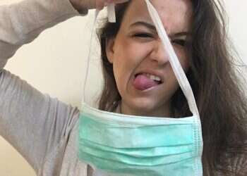 רגע לפני שהיא מאבדת שפיות: המבודדת שהוסיפה לימון לקורונה