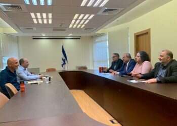 הקול קול האוזר והנדל, הידיים ידי ניסנקורן ושלח