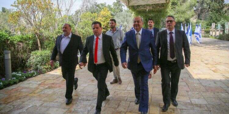 נציגי הרשימה המשותפת בבית הנשיא. צילום: דוברות הרשימה המשותפת המלצת בל"ד על גנץ: שפל חדש בפוליטיקה הישראלית