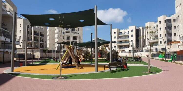 יישוב בבידוד: מבט מבפנים לדרמה בטלזסטון