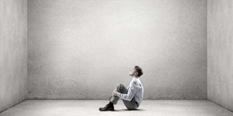 תקוע לבד בחדר כבר שנים. צילום: שאטרסטוק יומיים של בידוד, תובנות של שבועיים
