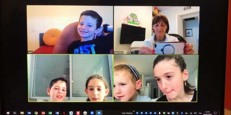 אהבה דיגיטלית: שערי הזום פתחו בפנינו דרך לסבתאות חדשה