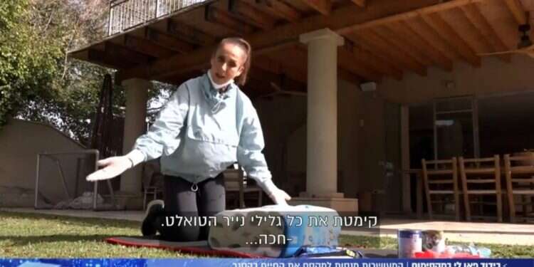 לאה שנירר וחבילת הנייר. צילום מסך, חדשות 13 איך היפות והעשירות מעבירות את הבידוד? לא אכפת לנו