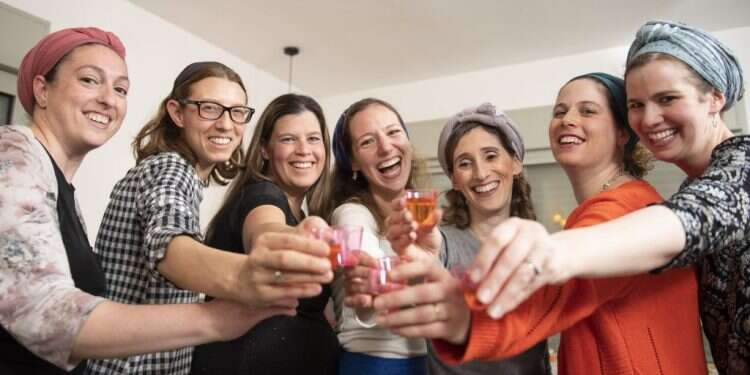 נשים חוגגות, אילוסטרציה. צילום: שריה דיאמנט נשות הקידוש קלאב בלשם