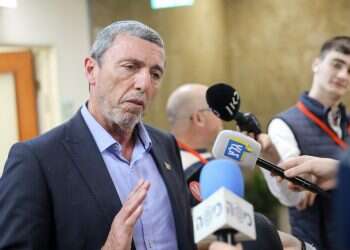 במקביל למו"מ: שיחות בין רעייתו של הרב פרץ לשרה נתניהו