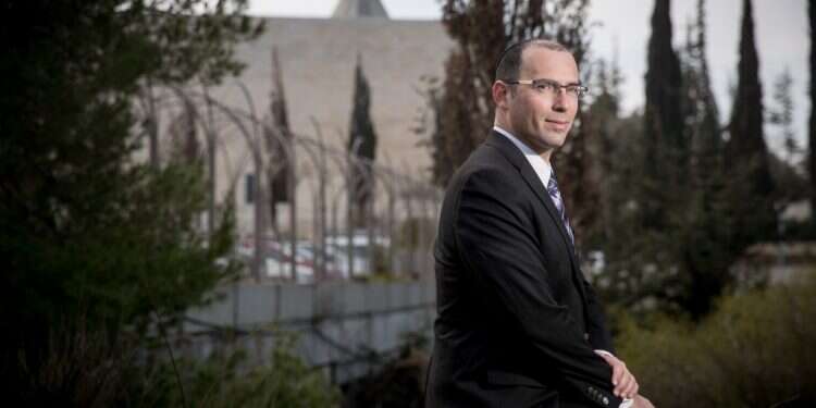 האיש שרוצה לשים סוף למשילות בג"ץ