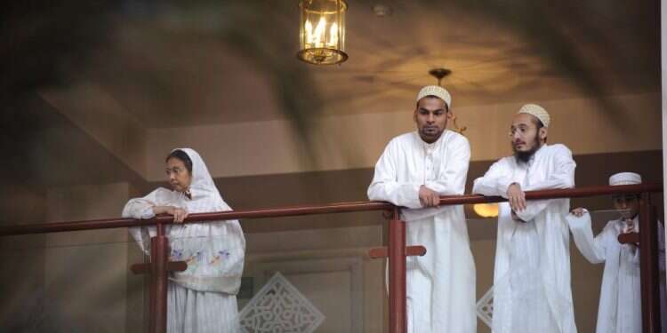 מסגד בלב הכפר: כשאנגליה קולטת את האיסלאם