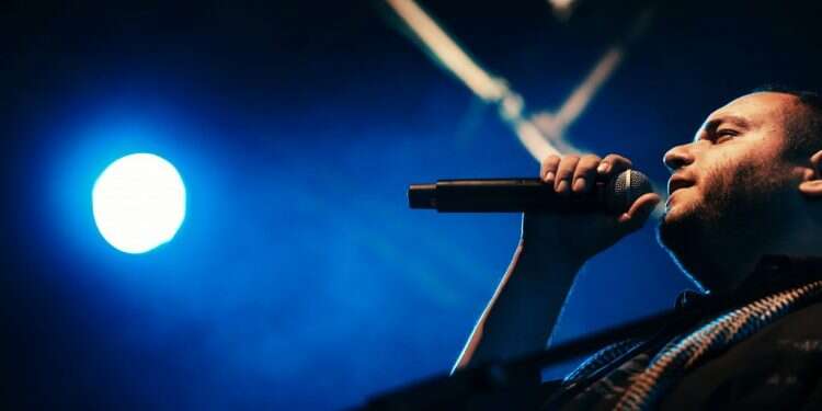 שידור חי: שי צברי בהופעה ביתית