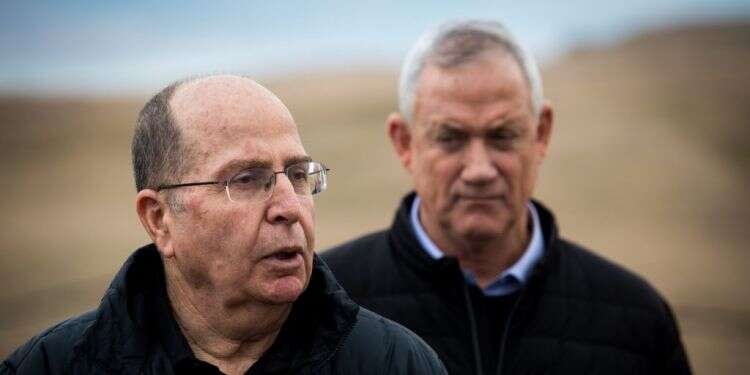 בני גנץ ומשה בוגי יעלון. צילום: אורן בן חקון 61 פחות 2: מה הסיכויים של גנץ להרכיב ממשלה?