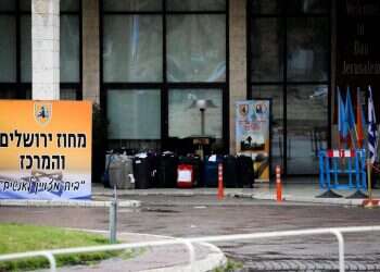 "המלונות לחולי קורונה הפכו למתחמי כלא מסוכנים"