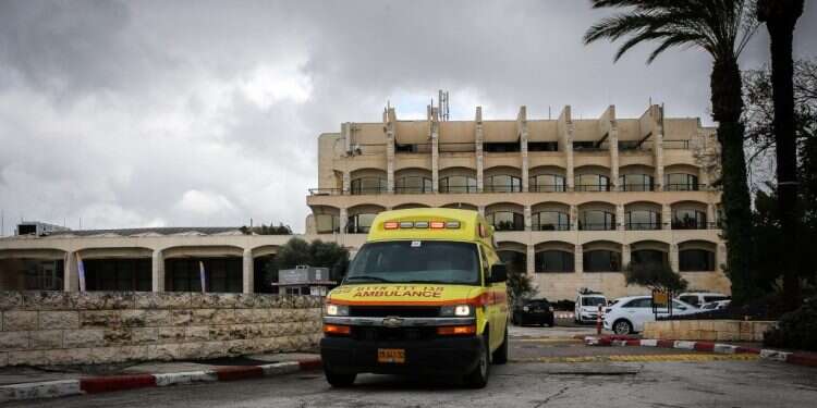 "המלונות לחולי קורונה הפכו למתחמי כלא מסוכנים"