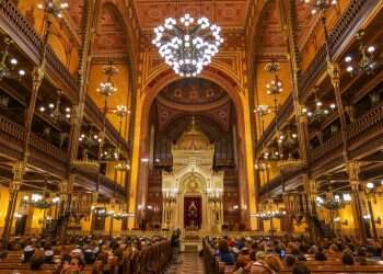 גבולות ההלכה וגבולות ההכלה בבית התפילה