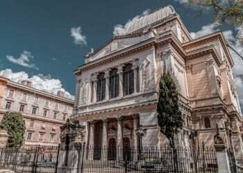 "חשבו שזנחנו את ההלכה. עכשיו הם עושים כמונו"