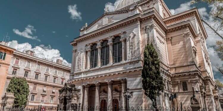 "חשבו שזנחנו את ההלכה. עכשיו הם עושים כמונו"