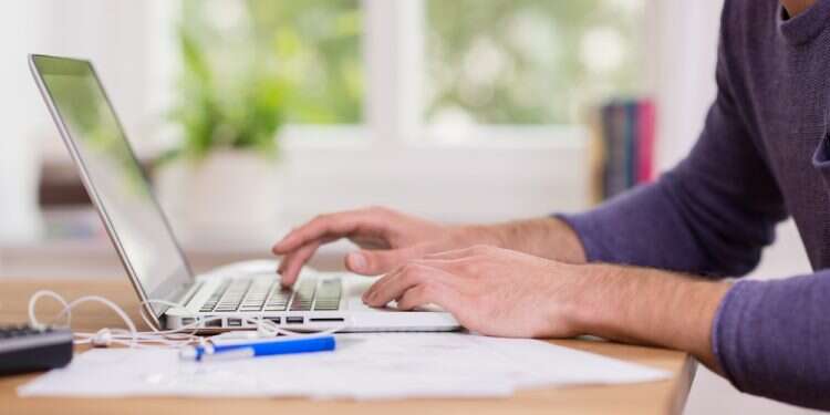 עבודה מהבית. צילום: שאטרסטוק תוך כדי תנועה: 5 עקרונות לניהול עובדים מרחוק