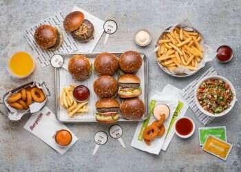 לתלות על המקרר: לא רוצים לבשל? כל שרותי המשלוחים לשירותכם