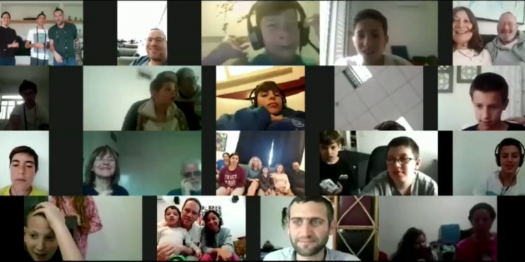 הנחת תפילין אחרת: כתבת מקור ראשון חוגגת עם הבן