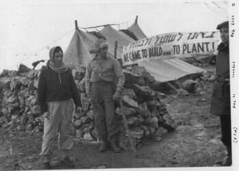 העלייה לביריה ב- 1946. צילום: באדיבות מרים מלכה, ארכיון מצודת ביריה בין ביריה לתל חי: יחס הציונות הדתית לקרב ההיסטורי המכונן