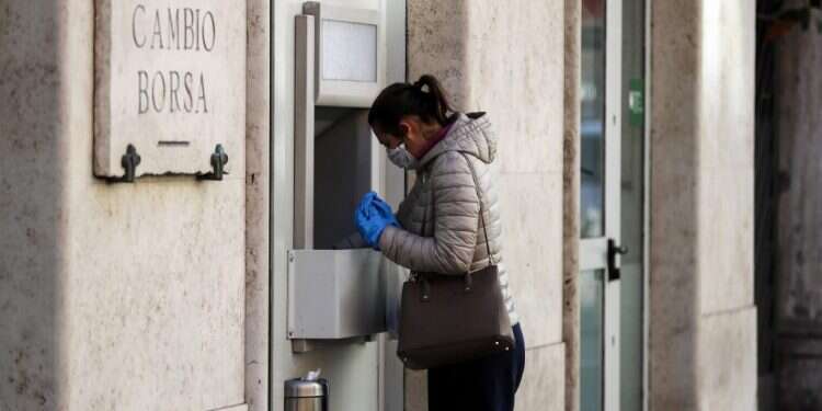 צילום: EPA זהירות, כתם פיננסי: מאגר נתוני האשראי אוסף מידע גם במשבר