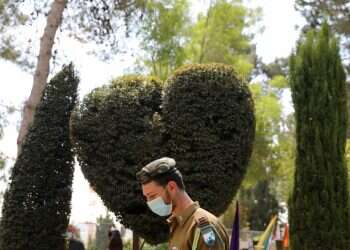 עם הצלקות שבנפשנו: זוהי שעתה היפה של הרעות