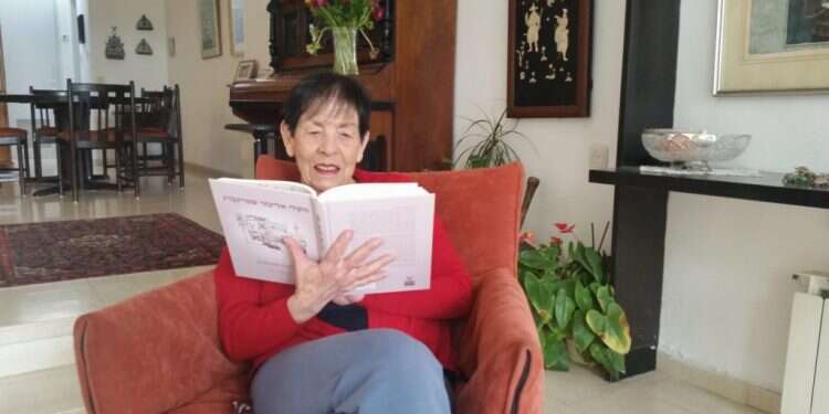 חגית בנזימן. צילום: עוזי בנזימן "ההזדקנות היא חלק מהעולם, ולכן יכולתי לכתוב ספר בהומור"