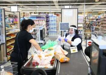 רכישות הישראלים בחו"ל באשראי צנחו בכמחצית בחודש מארס