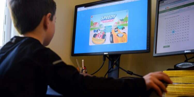 מורים מחפשים דרך לעזור לתלמידים "שחיים על הקשר האישי"