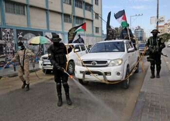 "לא נמות לבד": בעזה מנסים לקבל סיוע באיומים