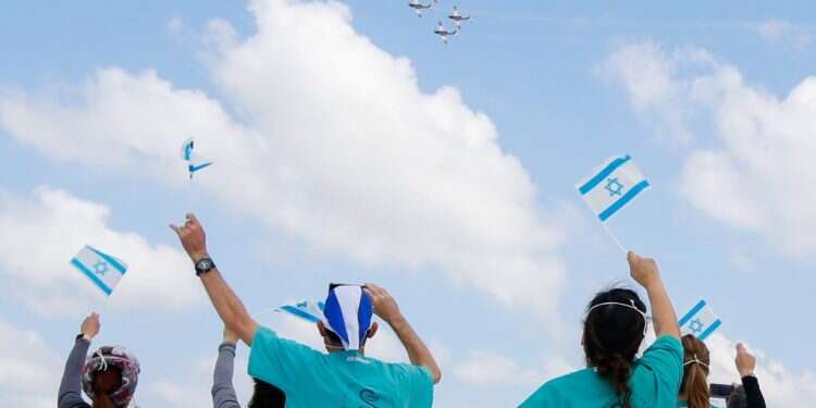 יום העצמאות ה-72 למדינת ישראל בהדסה עין כרם. צילום: AFP השבר האמוני של הקפיטליזם