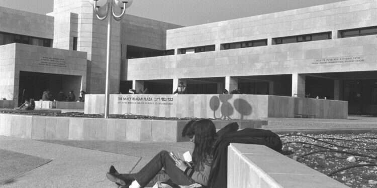 יחסי האהבה-שנאה בין האוניברסיטה העברית לציונות